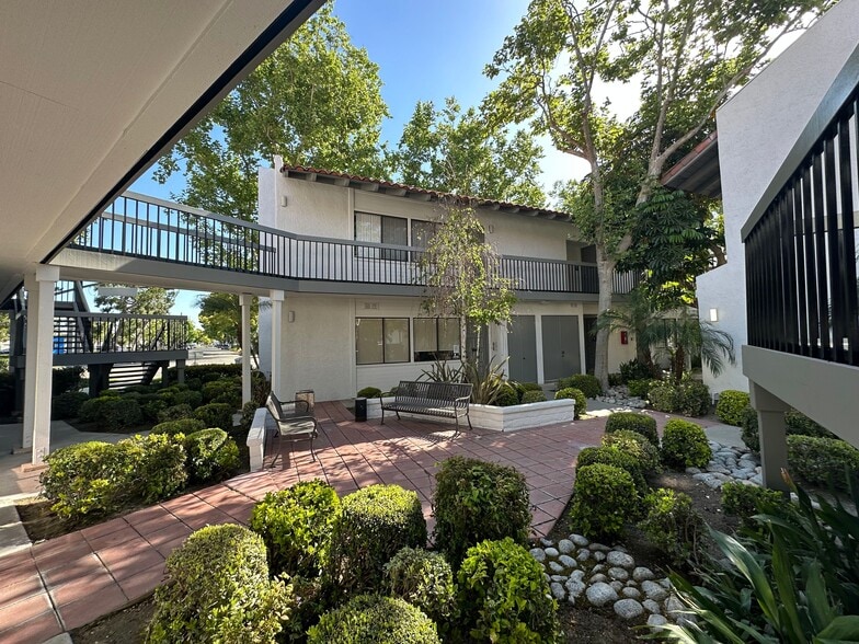 More Photos Of 1820 W Orangewood Ave, Orange Office For Lease