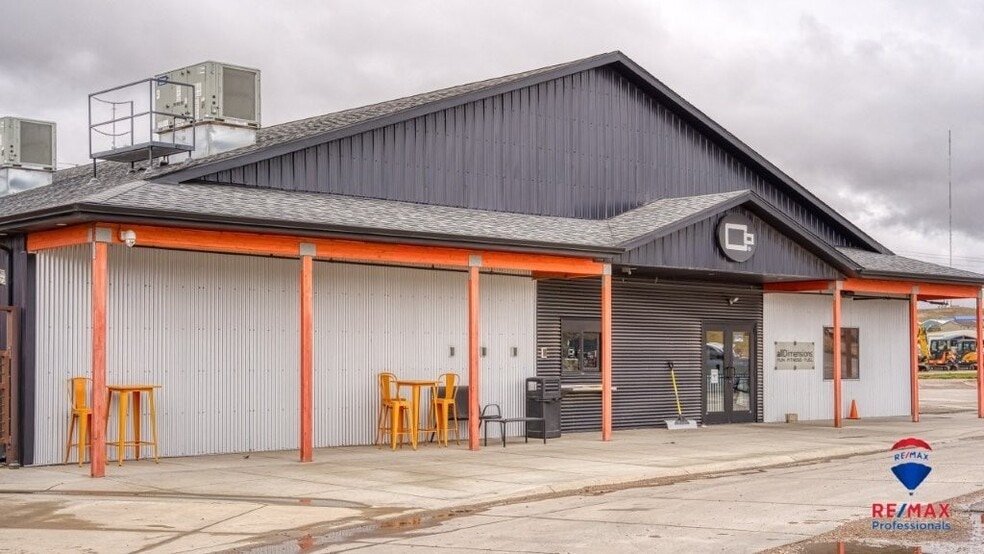 More Photos Of 5201 S Douglas Hwy, Gillette Bar For Sale