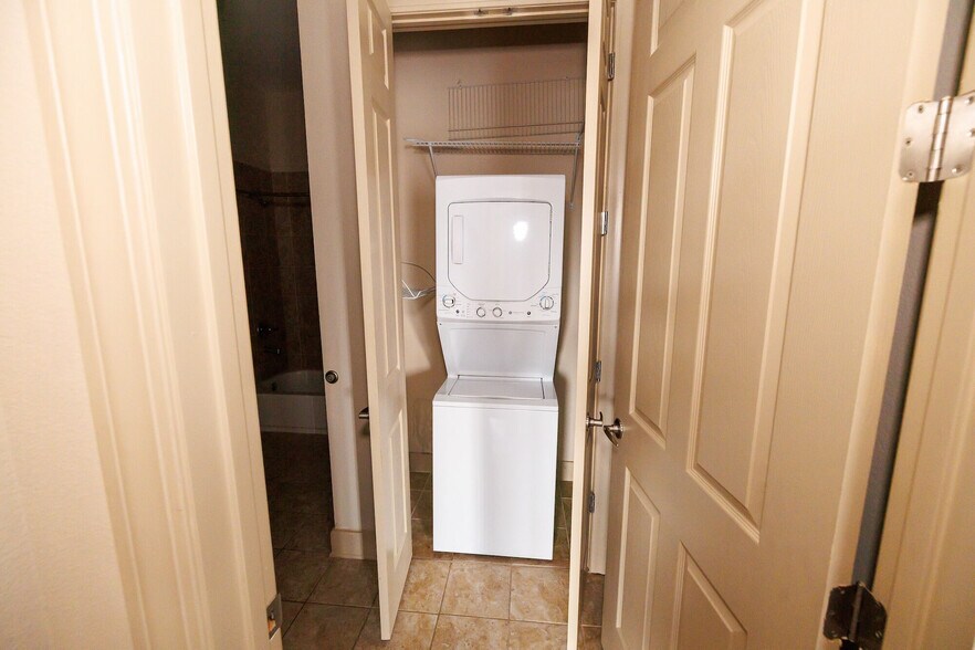 More Photos Of 79 Commerce St, Montgomery Apartments For Lease