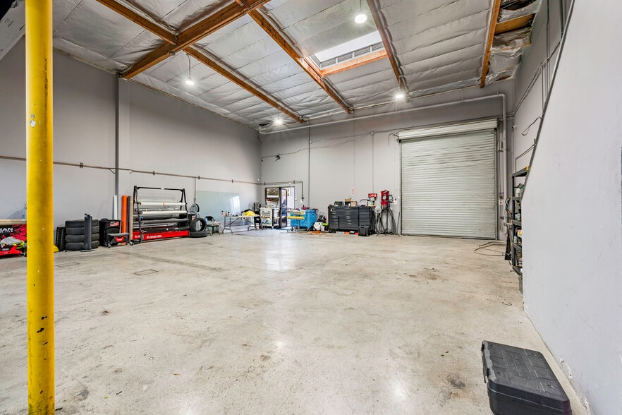 More Photos Of 23871-23899 Madison St, Torrance Showroom For Lease