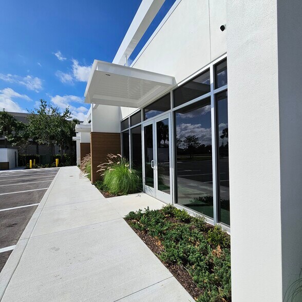More Photos Of 10061 University Plaza Dr, Fort Myers Storefront Retail Office For Lease