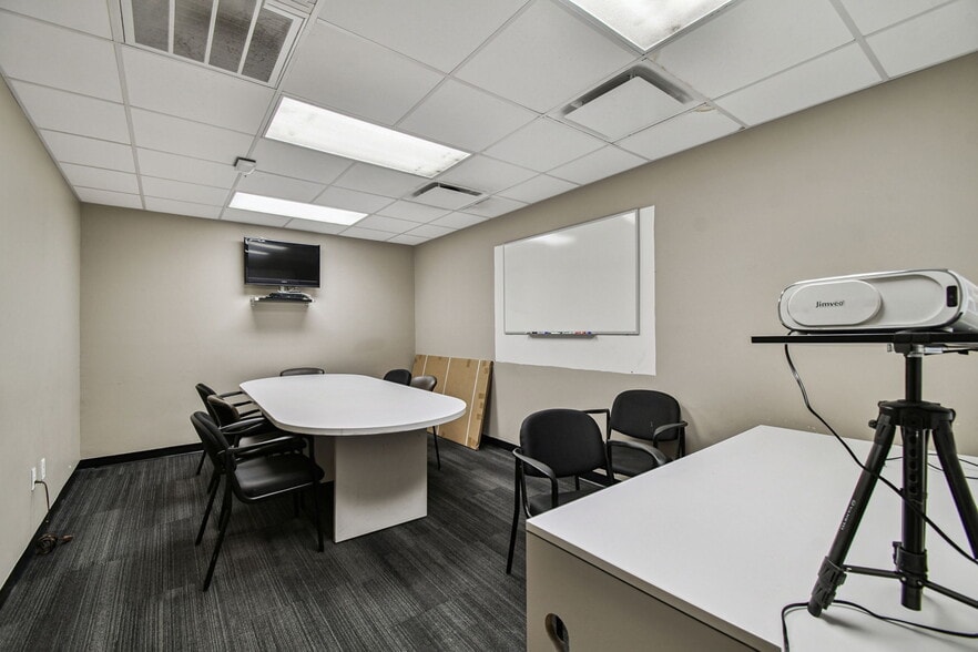 More Photos Of 4811 W Sligh Ave, Tampa Warehouse For Sale