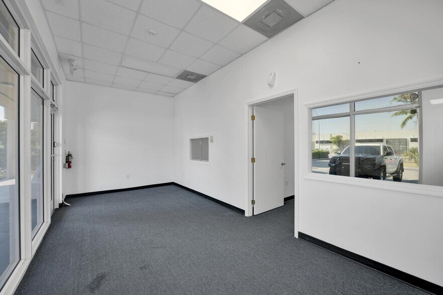 More Photos Of 13300 NW 27th Ave, Opa-locka Restaurant For Lease