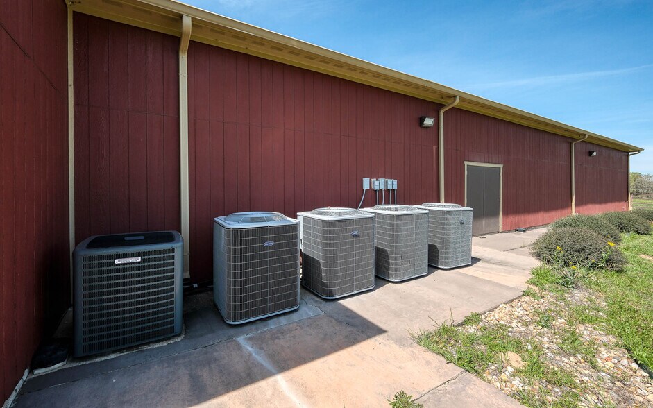 More Photos Of 48600 US-290 BUS, Hempstead Land For Sale