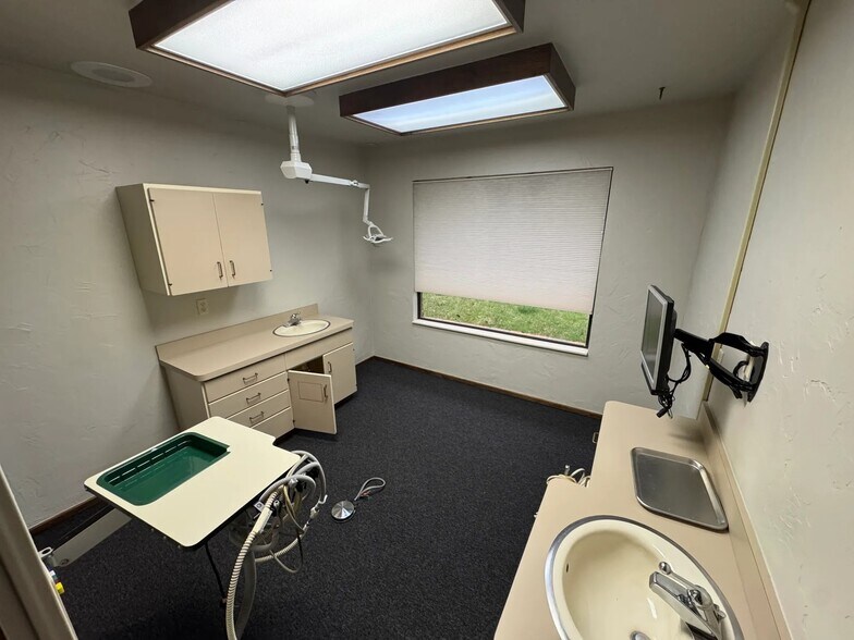 More Photos Of 216 E 10th Street Plz, Edmond Medical For Lease