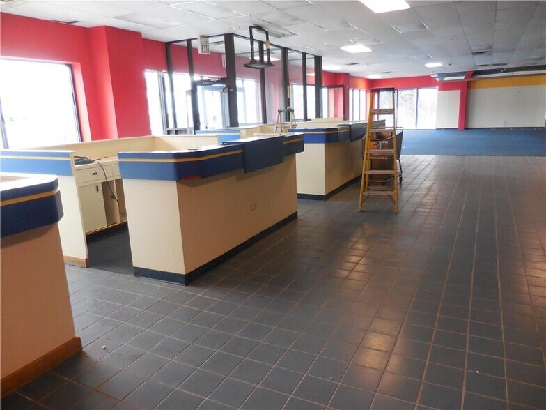 More Photos Of 77 N Plank Rd, Newburgh Freestanding For Lease