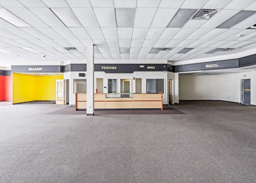 More Photos Of 2111 W Broadway, Louisville Fast Food For Lease