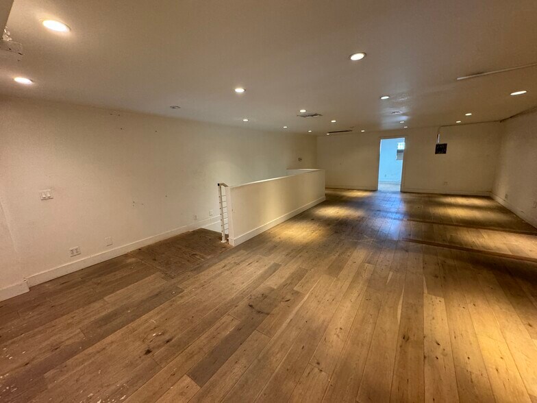 More Photos Of 449-451 N Fairfax Ave, Los Angeles Storefront For Lease