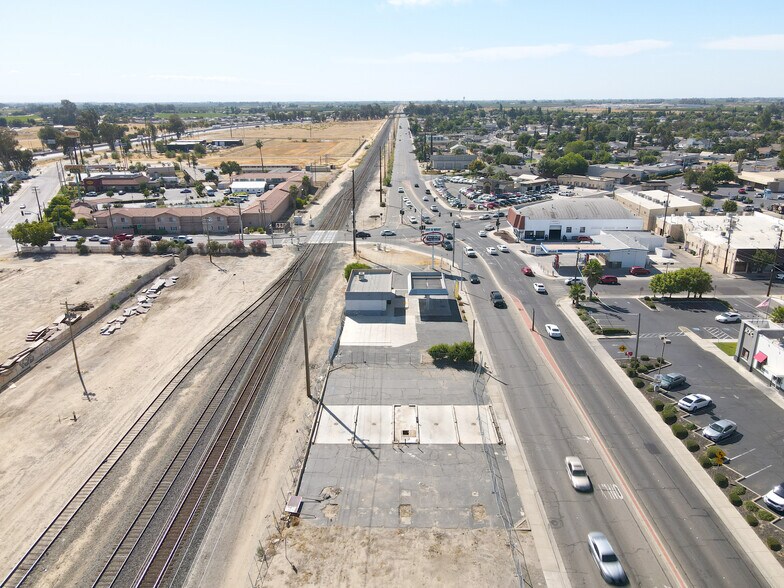More Photos Of 1370 Atwater Blvd, Atwater Service Station For Sale