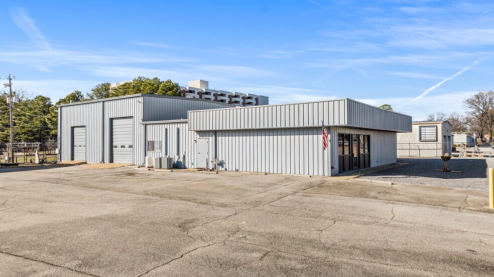 More Photos Of 1705 Cherokee Blvd, Memphis Warehouse For Sale