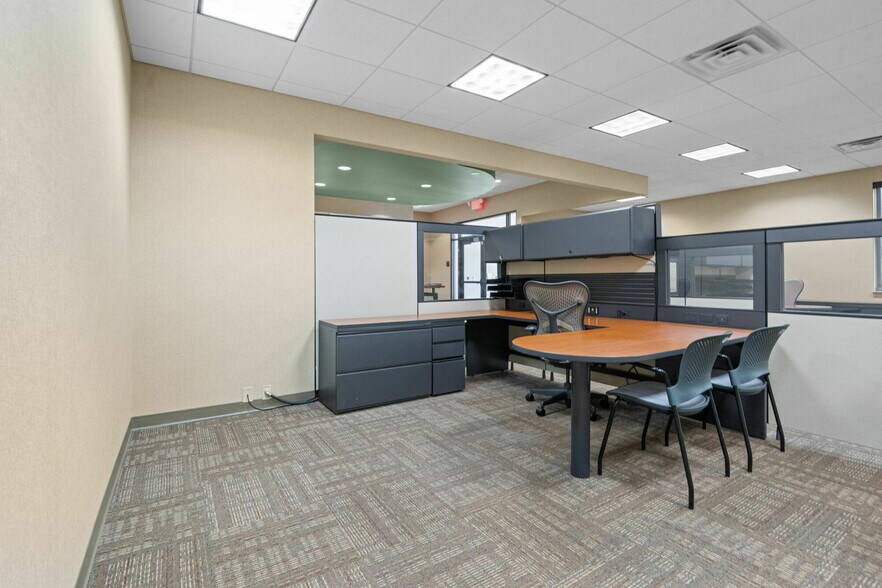 More Photos Of 326 Partnership Pky, Maryville Loft Creative Space For Sale