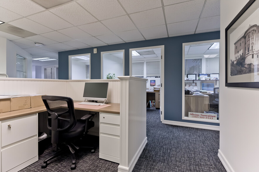 More Photos Of 15101 W Sunset Blvd, Pacific Palisades Freestanding For Sale