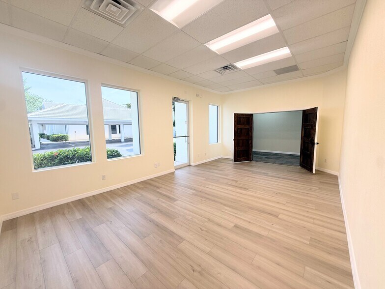 More Photos Of 3443 Pine Ridge Rd, Naples Business Park For Lease