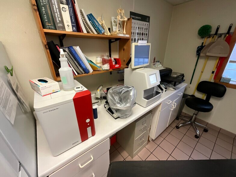 More Photos Of 3240 Briarfield Blvd, Maumee Veterinarian Kennel For Lease