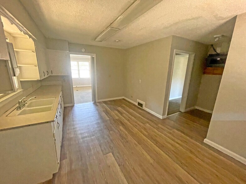 More Photos Of 1924 Warm Springs Rd, Columbus Medical For Sale