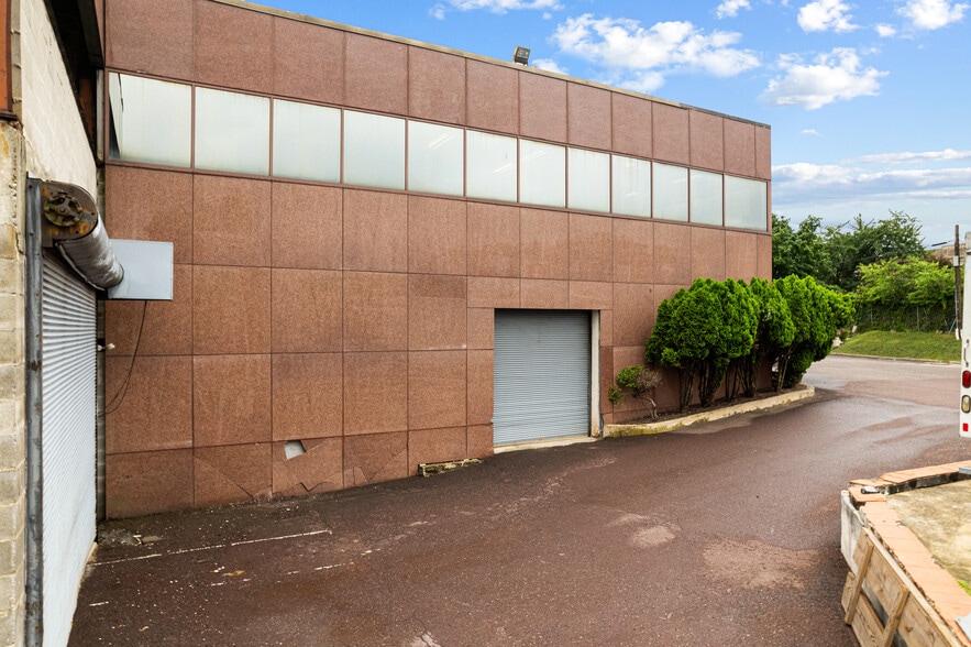 More Photos Of 600 W Main St, Norristown Showroom For Sale