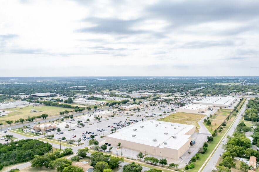 More Photos Of 1395 US Highway 183, Leander Unknown For Lease