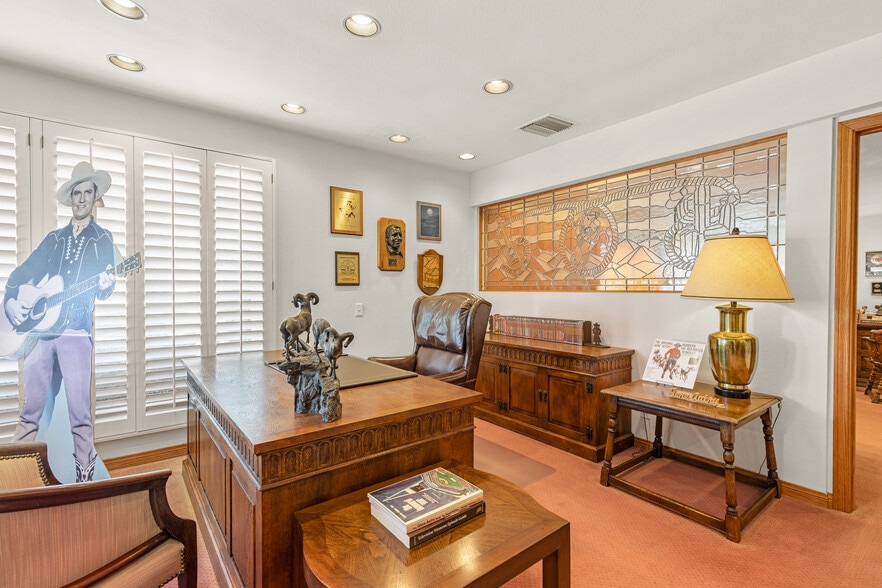 More Photos Of 4383 Colfax Ave, Studio City Office For Sale