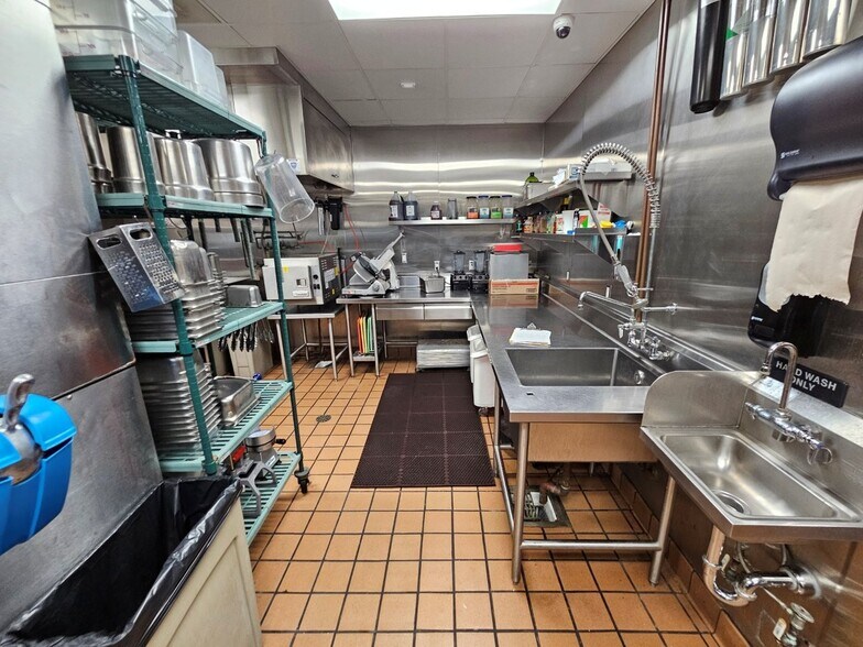 More Photos Of 8442 Parkwood Blvd, Plano Restaurant For Lease
