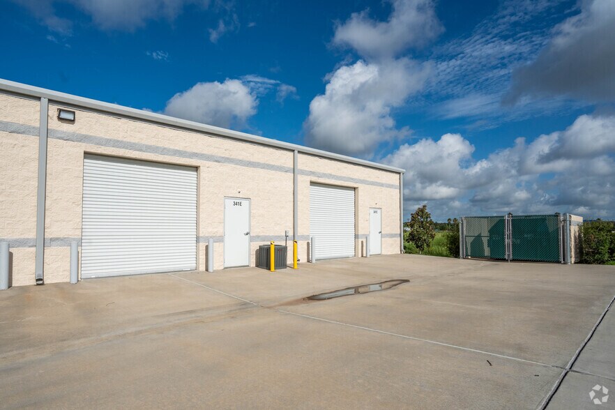More Photos Of 351 Columbia Memorial Pky, Kemah Flex For Lease