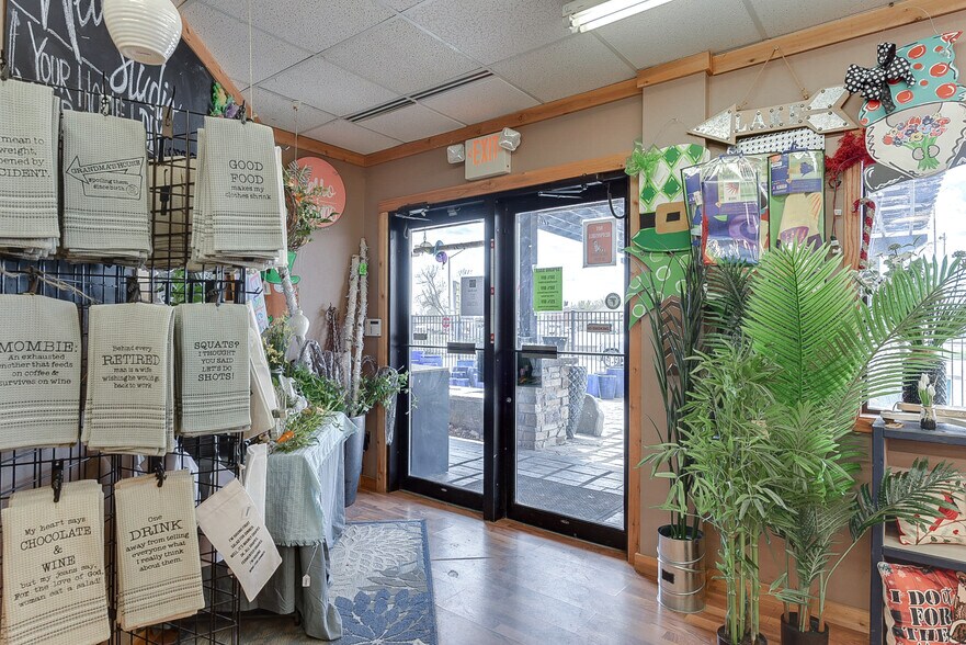 More Photos Of 110 W Reichmuth Rd, Valley Freestanding For Sale