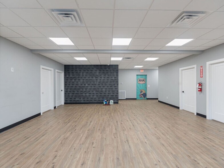 More Photos Of 2216 N Timberland Dr, Lufkin Industrial For Lease