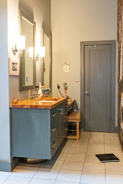 More Photos Of 112 18th St N, Birmingham Storefront For Sale