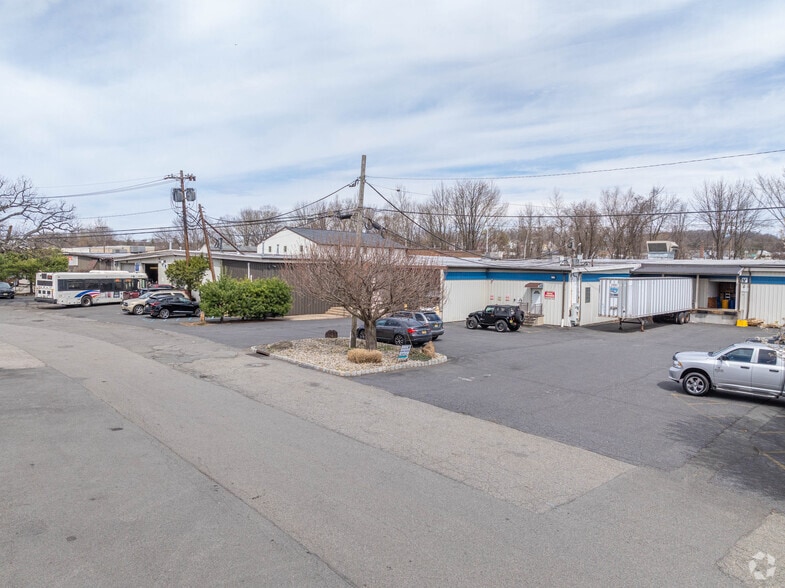 More Photos Of 22-44 Richboynton Rd, Dover Warehouse For Lease