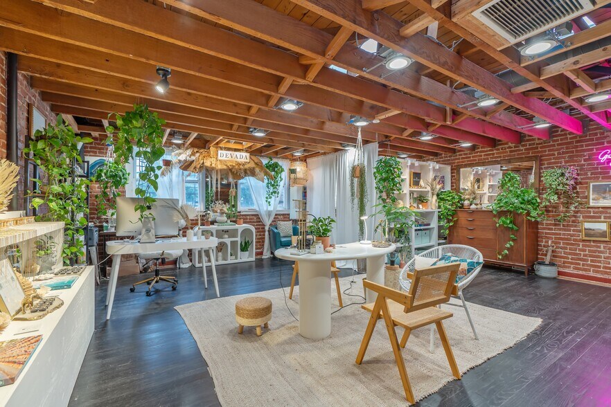 More Photos Of 2736 Main St, Santa Monica Storefront Retail Office For Sale