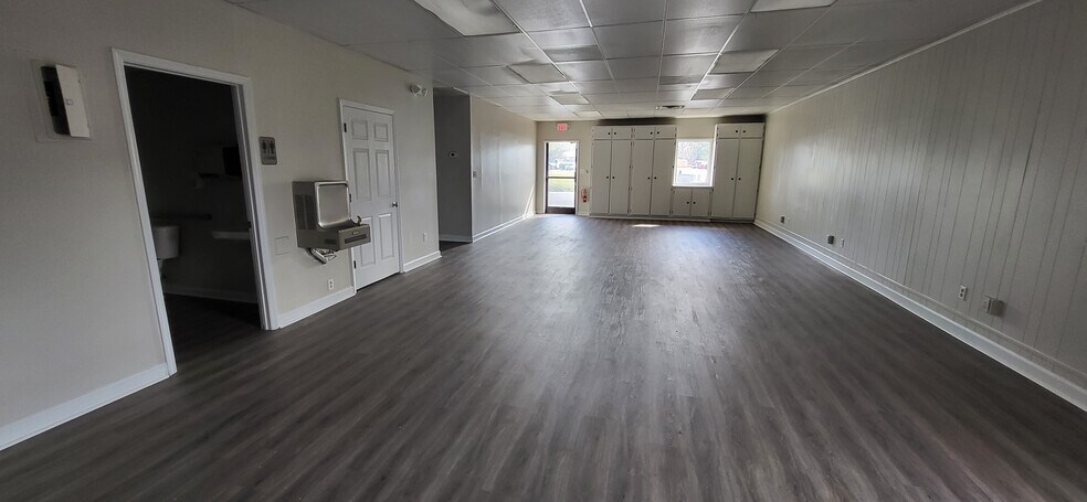 More Photos Of 2300 N Pine St, Lumberton Office For Lease