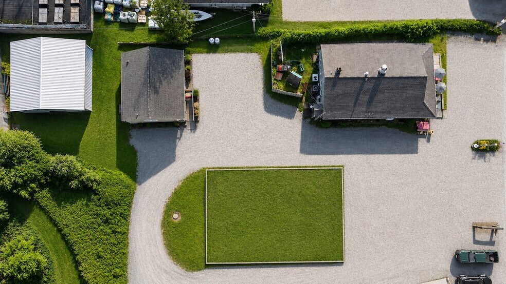 More Photos Of 25 West Neck Rd, Shelter Island Freestanding For Sale