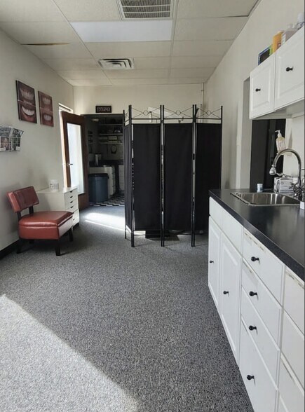 More Photos Of 2801 Duke of Gloucester St, DeSoto Medical For Lease