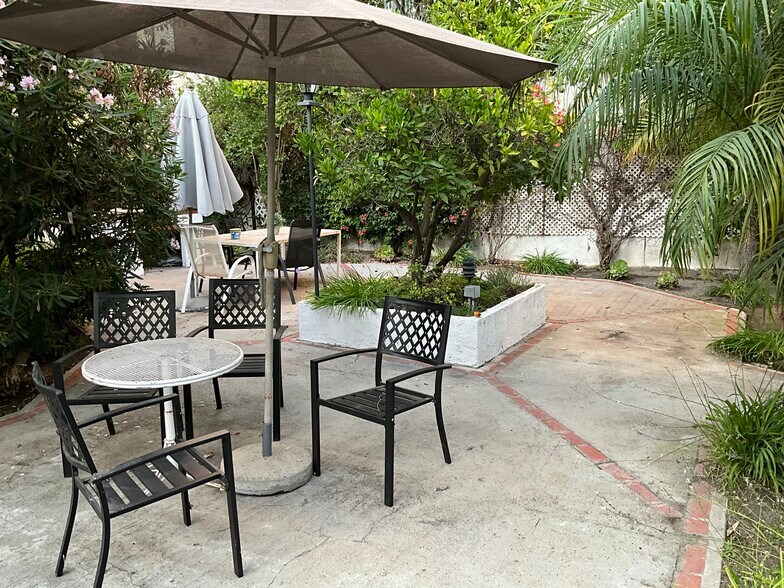 More Photos Of 10814-10818 Blix St, West Toluca Lake Apartments For Sale