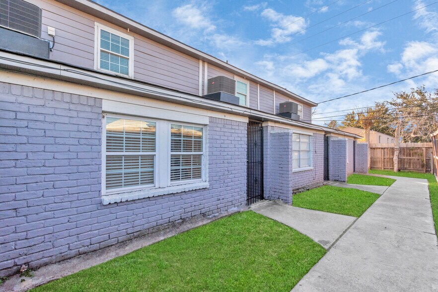 More Photos Of 6659 Brittmoore rd, Houston Multifamily For Sale