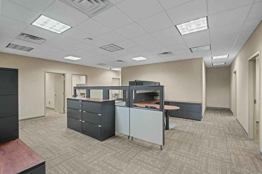 More Photos Of 326 Partnership Pky, Maryville Loft Creative Space For Sale