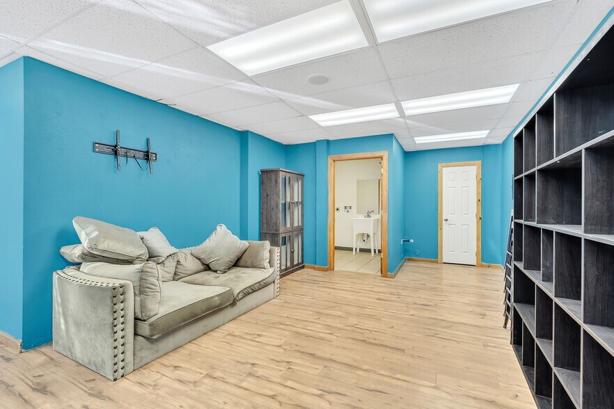 More Photos Of 11 Primrose St, Palmer Lake Restaurant For Sale