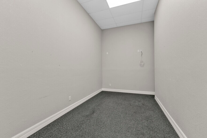 More Photos Of 4694 Tamiami Trl, Port Charlotte Freestanding For Lease