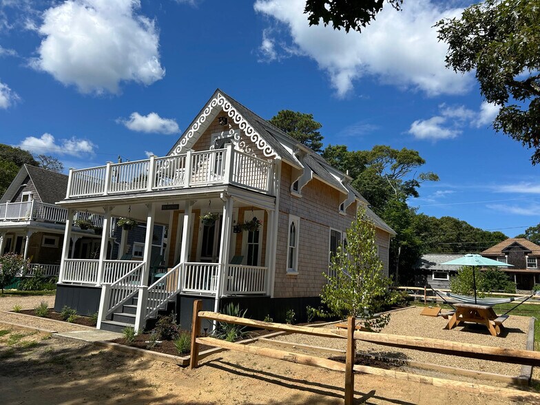 More Photos Of 9 Brunswick Ave, Vineyard Haven Specialty For Sale