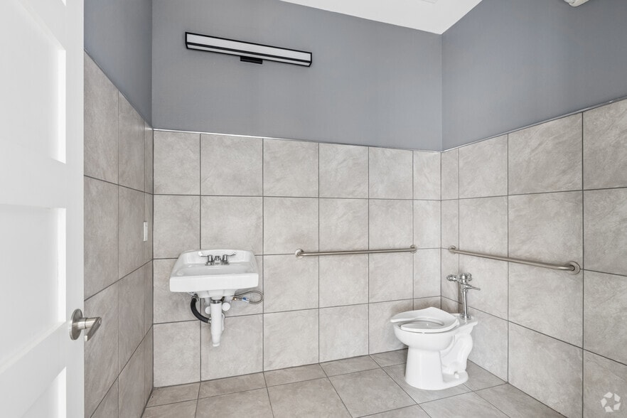 More Photos Of Eddie Dr, Humble Unknown For Lease