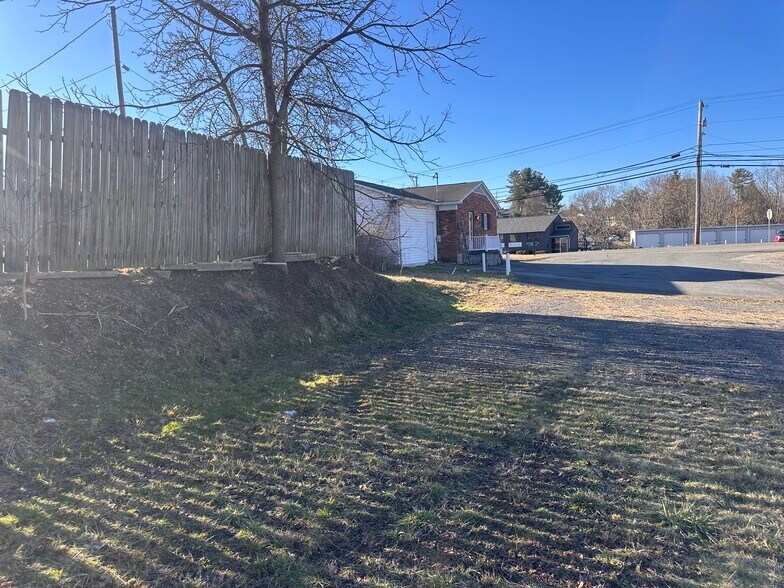 More Photos Of 346 Rural Acres Dr, Beckley Showroom For Sale