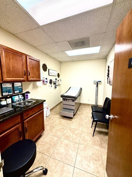 More Photos Of 6502-6564 E Carondelet Dr, Tucson Medical For Sale