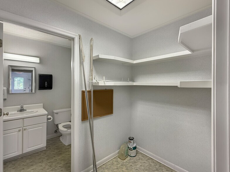 More Photos Of 420 Durant St, South Hill Office For Sale