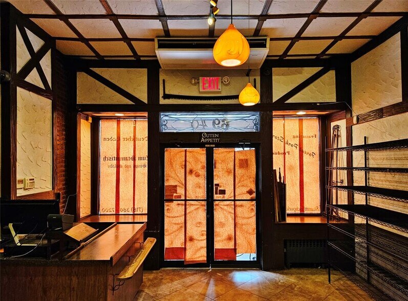 More Photos Of 6940 Myrtle Ave, Glendale General Retail For Lease