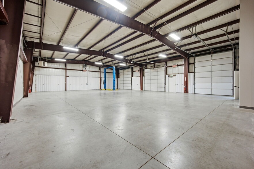 More Photos Of 7315 McClain Pt, Colorado Springs Warehouse For Lease