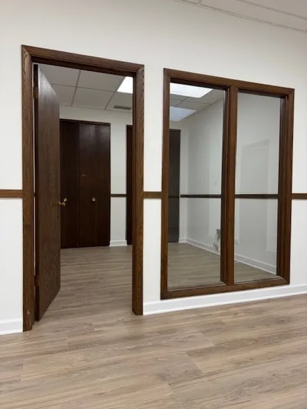 More Photos Of 9849-9853 Gross Point Rd, Skokie Office For Lease