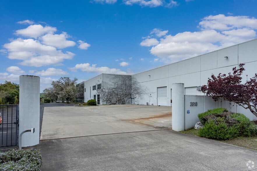 More Photos Of 3810 Cypress Dr, Petaluma Distribution For Lease