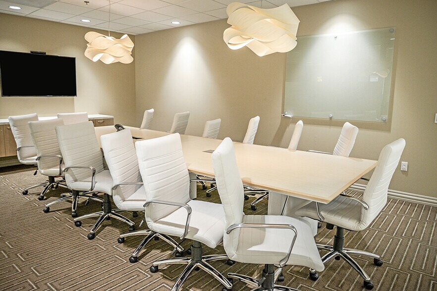 More Photos Of 26565-26575 W Agoura Rd, Calabasas Coworking Space