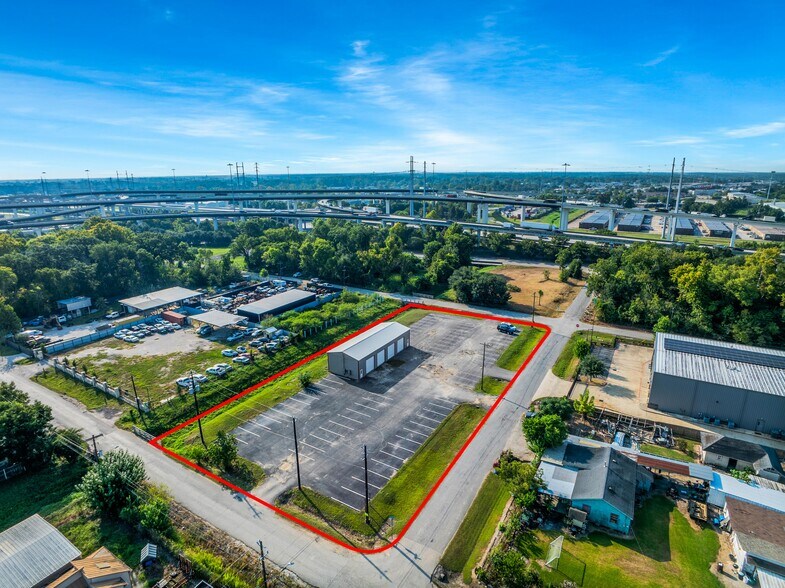 More Photos Of 5939 Albert Dr, Humble Light Distribution For Sale