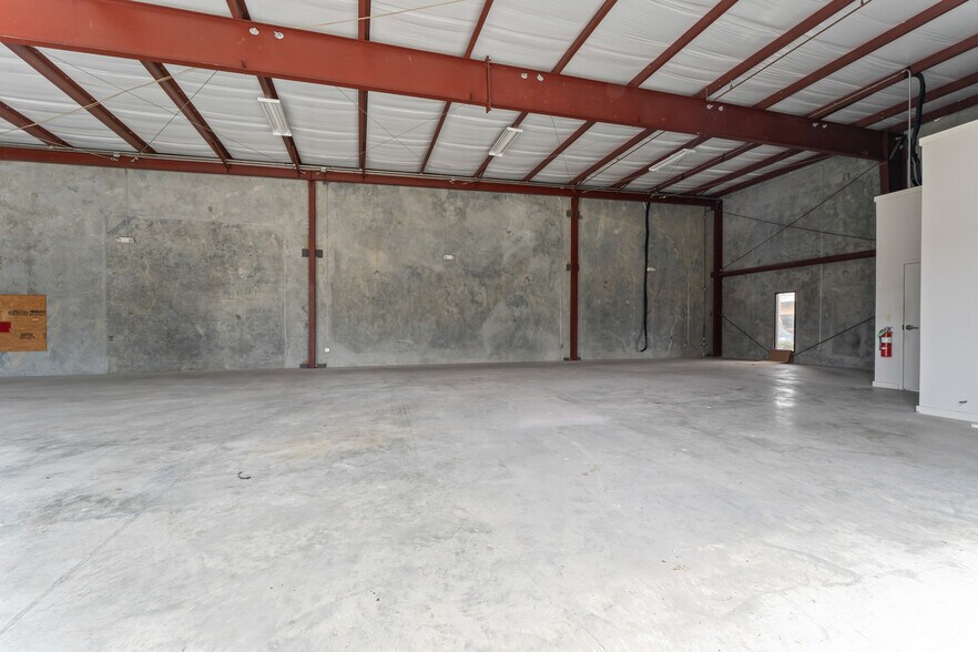 More Photos Of 6768 Complex Dr, Baton Rouge Industrial For Lease