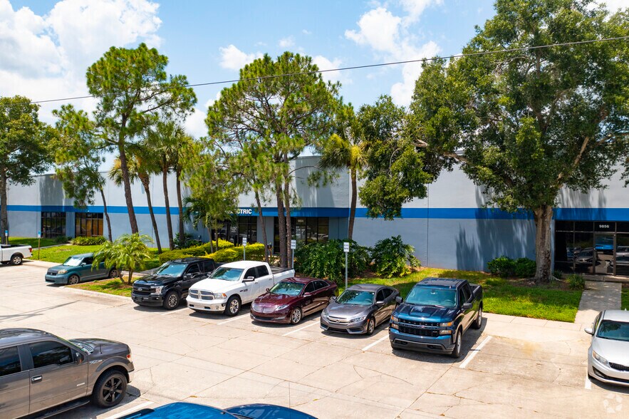 More Photos Of 9842-9860 Currie Davis Dr, Tampa Warehouse For Lease
